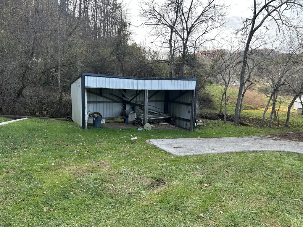 319 Highway 472 Highway Manchester KY 40962