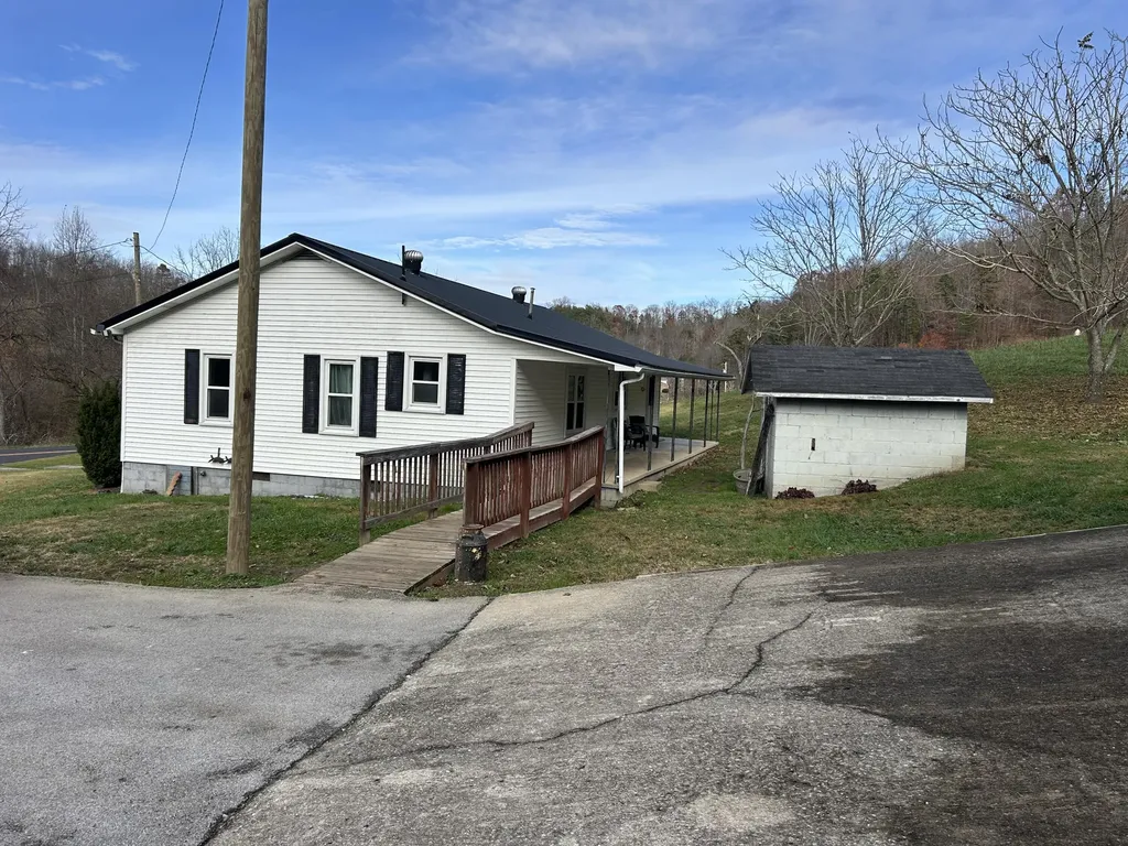 319 Highway 472 Highway Manchester KY 40962
