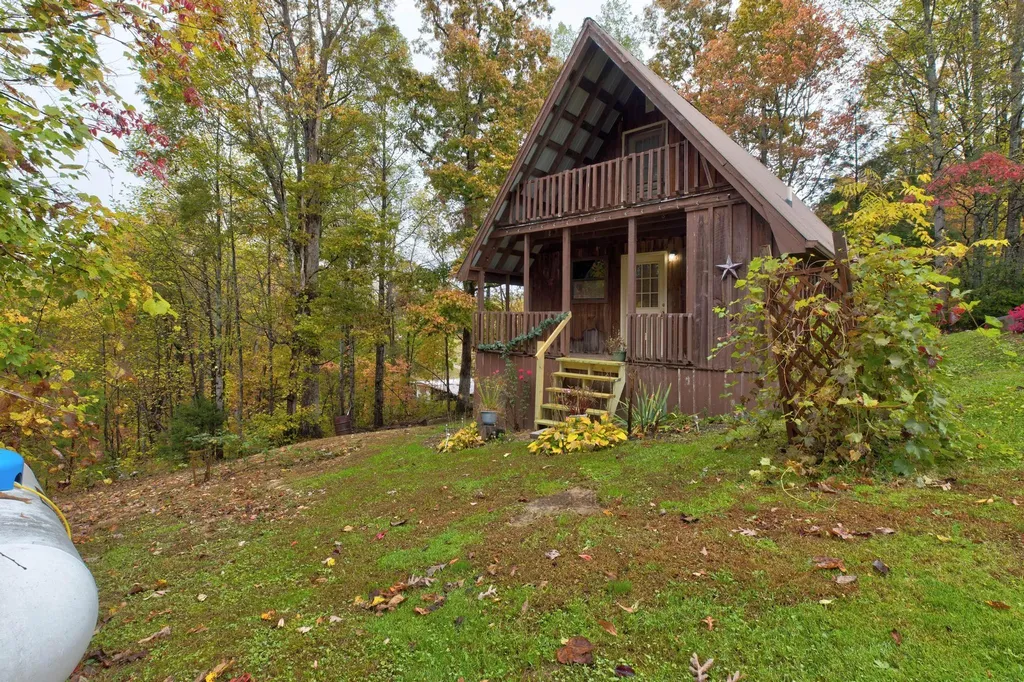 178 Sleepy Hollow Road Wellington KY 40387