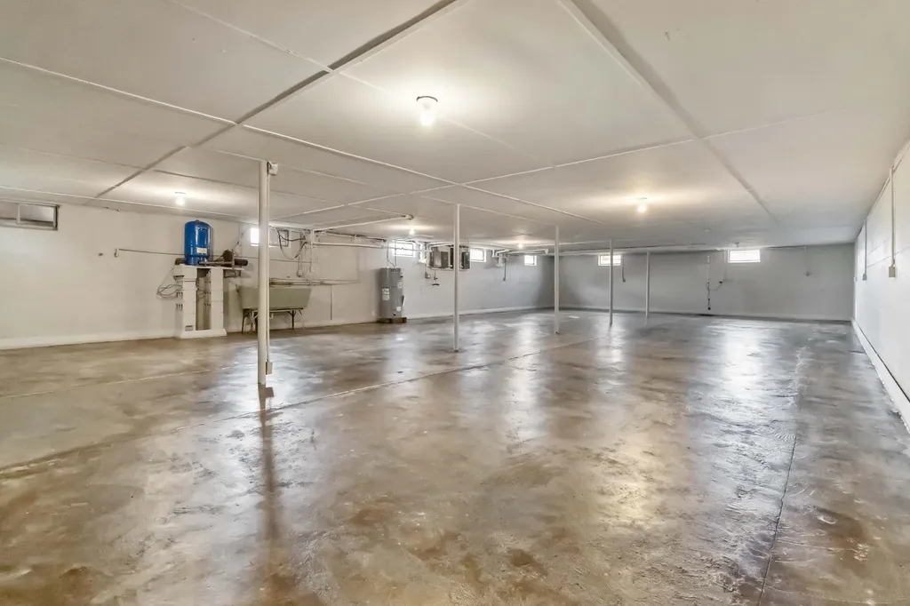 1036 North Highway 127 Russell Springs KY 42642