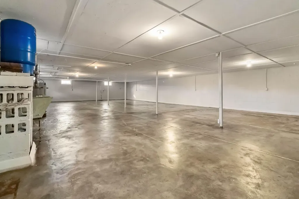 1036 North Highway 127 Russell Springs KY 42642