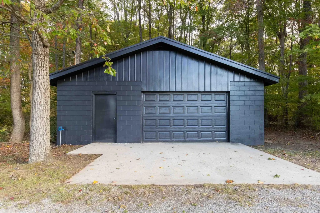 1036 North Highway 127 Russell Springs KY 42642