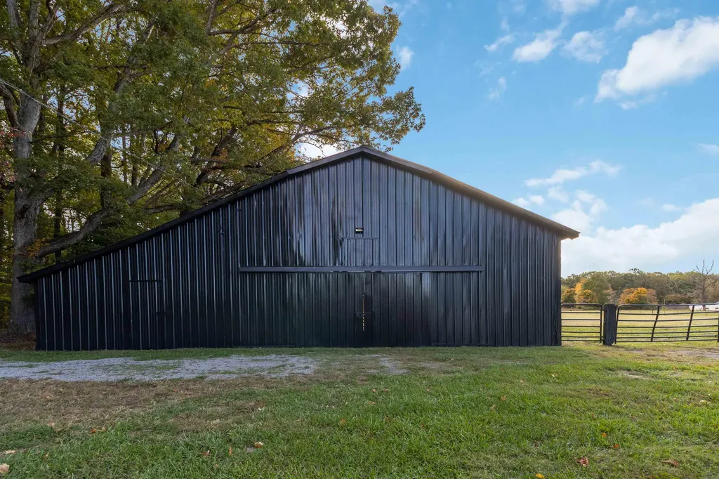1036 North Highway 127 Russell Springs KY 42642