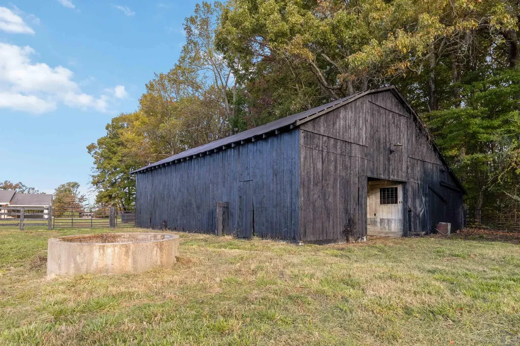 1036 North Highway 127 Russell Springs KY 42642