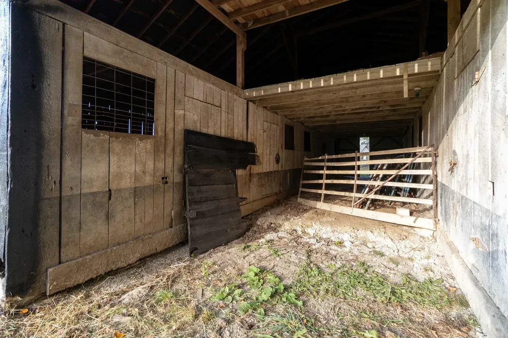 1036 North Highway 127 Russell Springs KY 42642