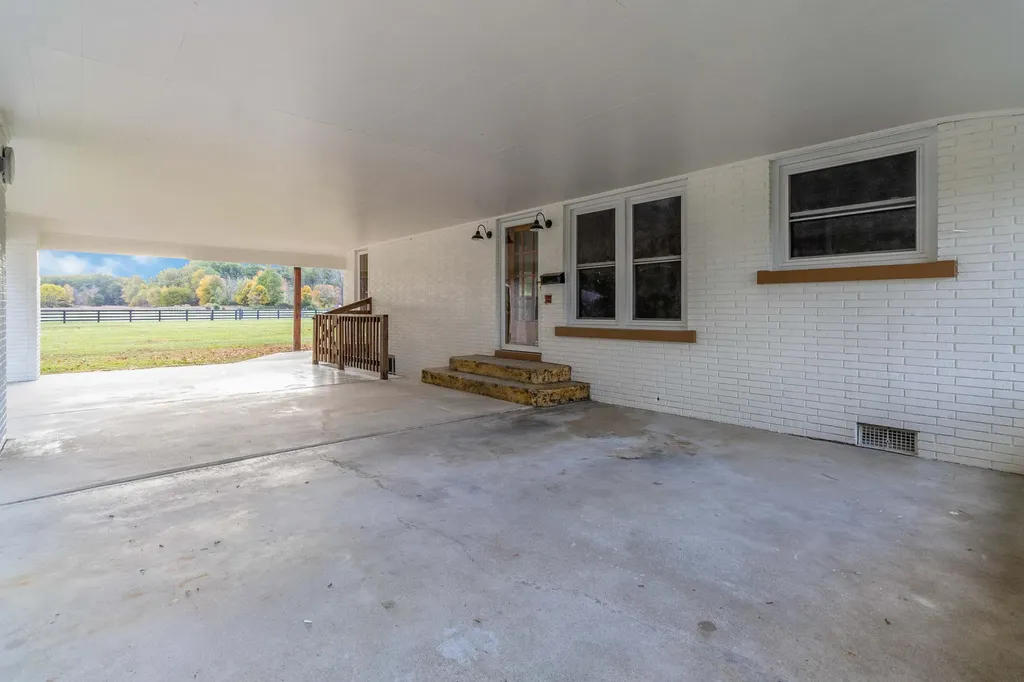 1036 North Highway 127 Russell Springs KY 42642