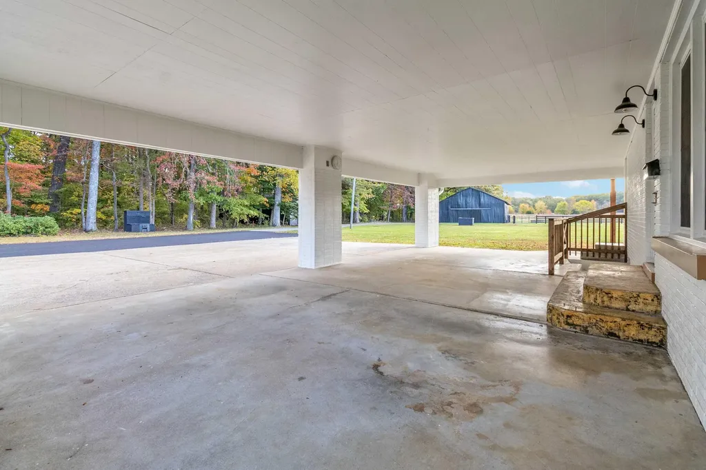1036 North Highway 127 Russell Springs KY 42642