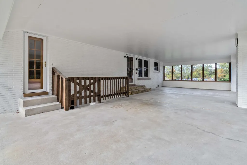 1036 North Highway 127 Russell Springs KY 42642