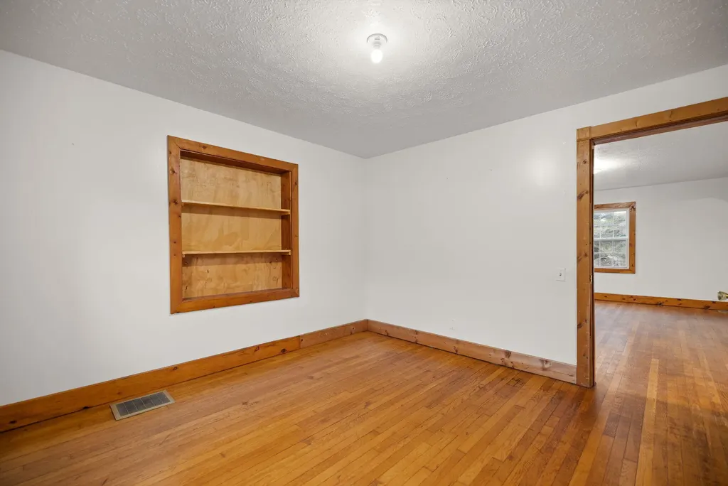 2435 N Laurel Road London KY 40741
