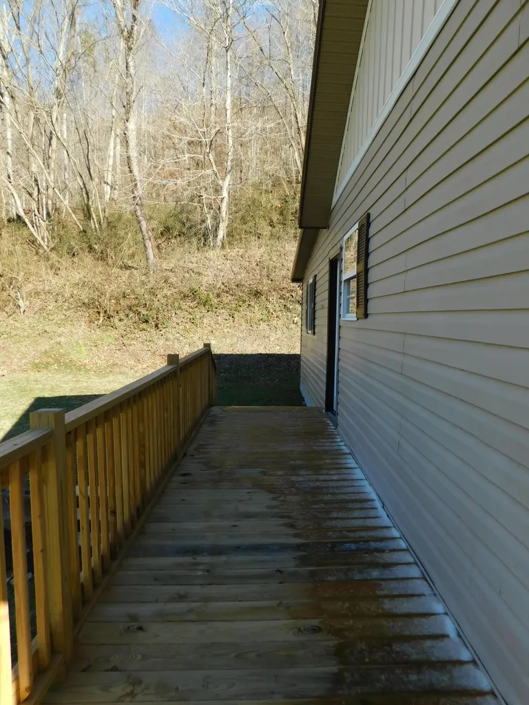2885 Ky-215 Evarts KY 40828