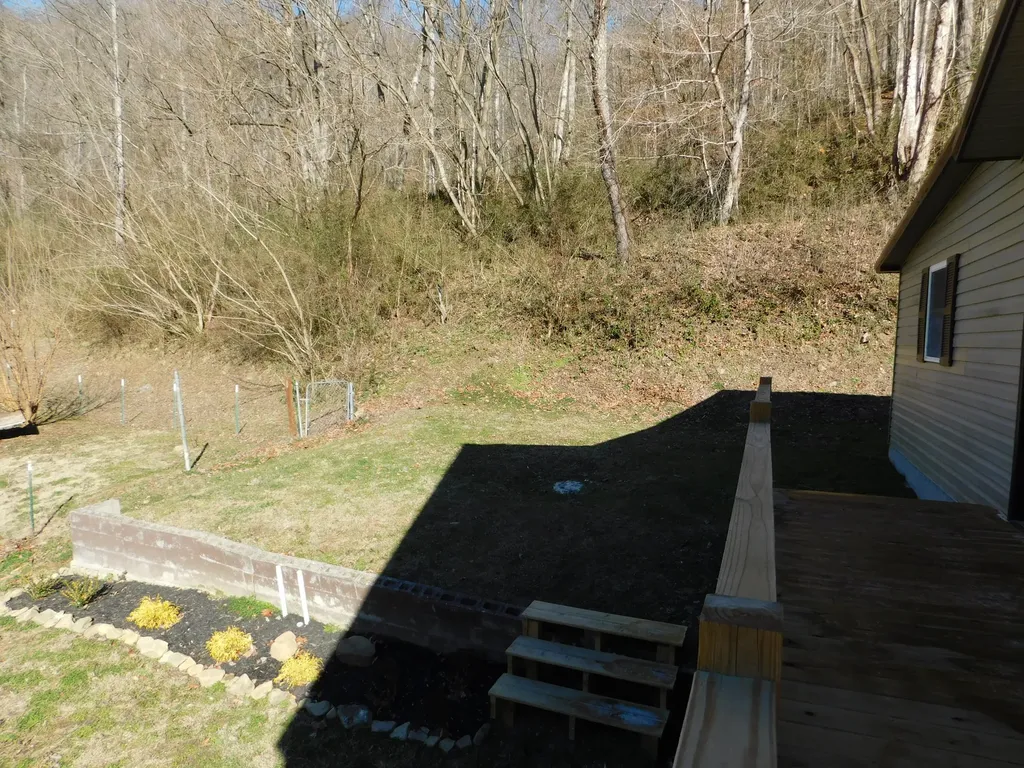 2885 Ky-215 Evarts KY 40828