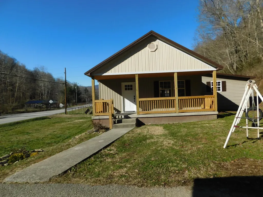 2885 Ky-215 Evarts KY 40828