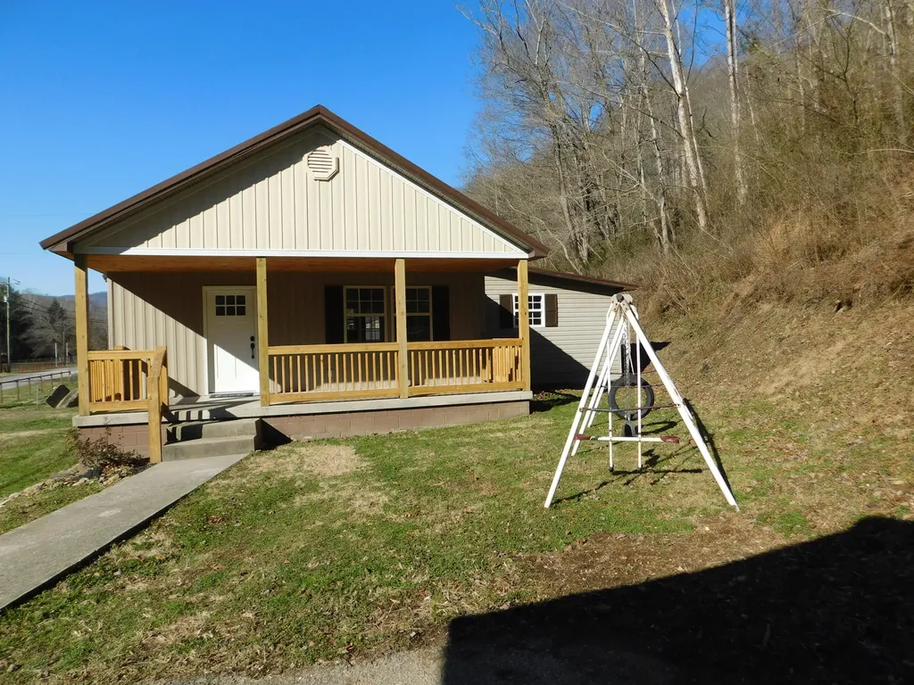 2885 Ky-215 Evarts KY 40828