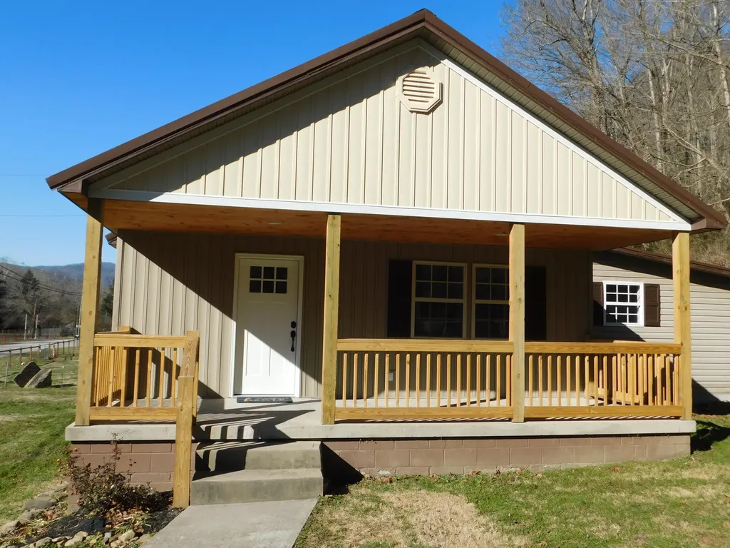 2885 Ky-215 Evarts KY 40828