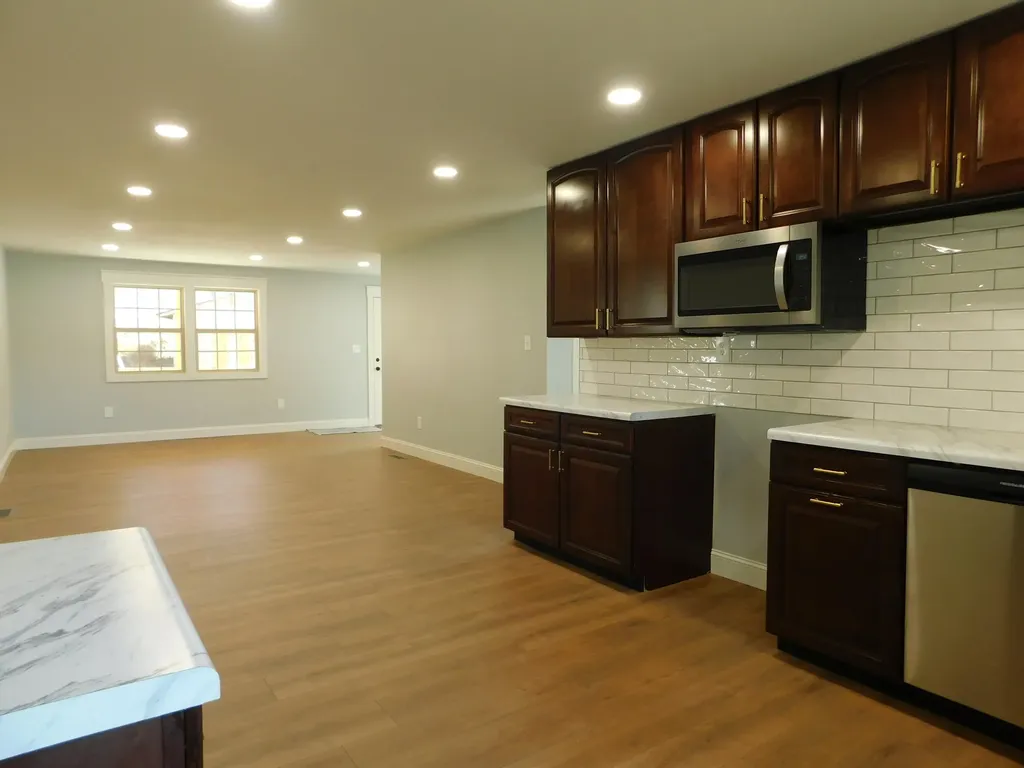 2885 Ky-215 Evarts KY 40828