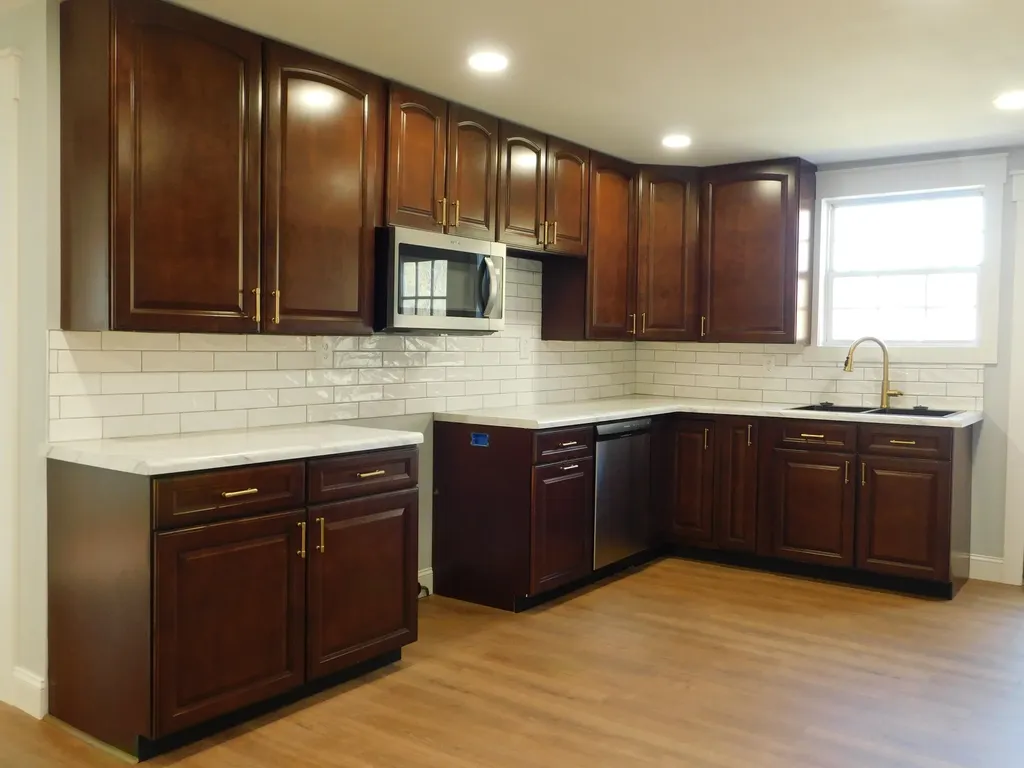 2885 Ky-215 Evarts KY 40828