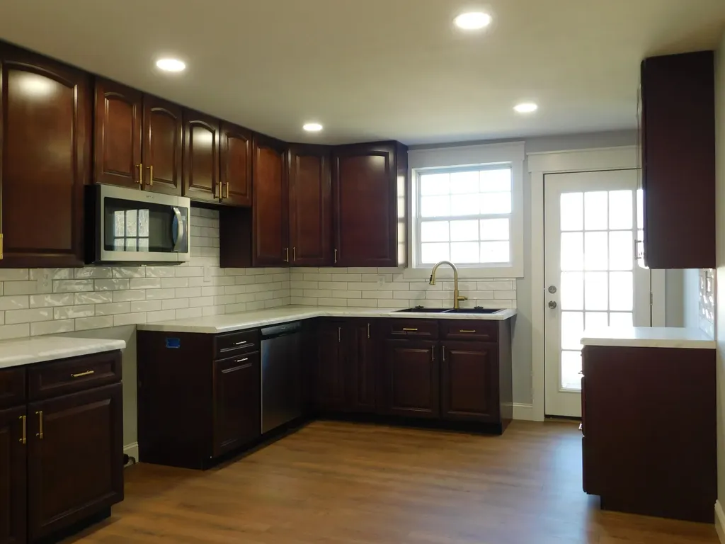 2885 Ky-215 Evarts KY 40828