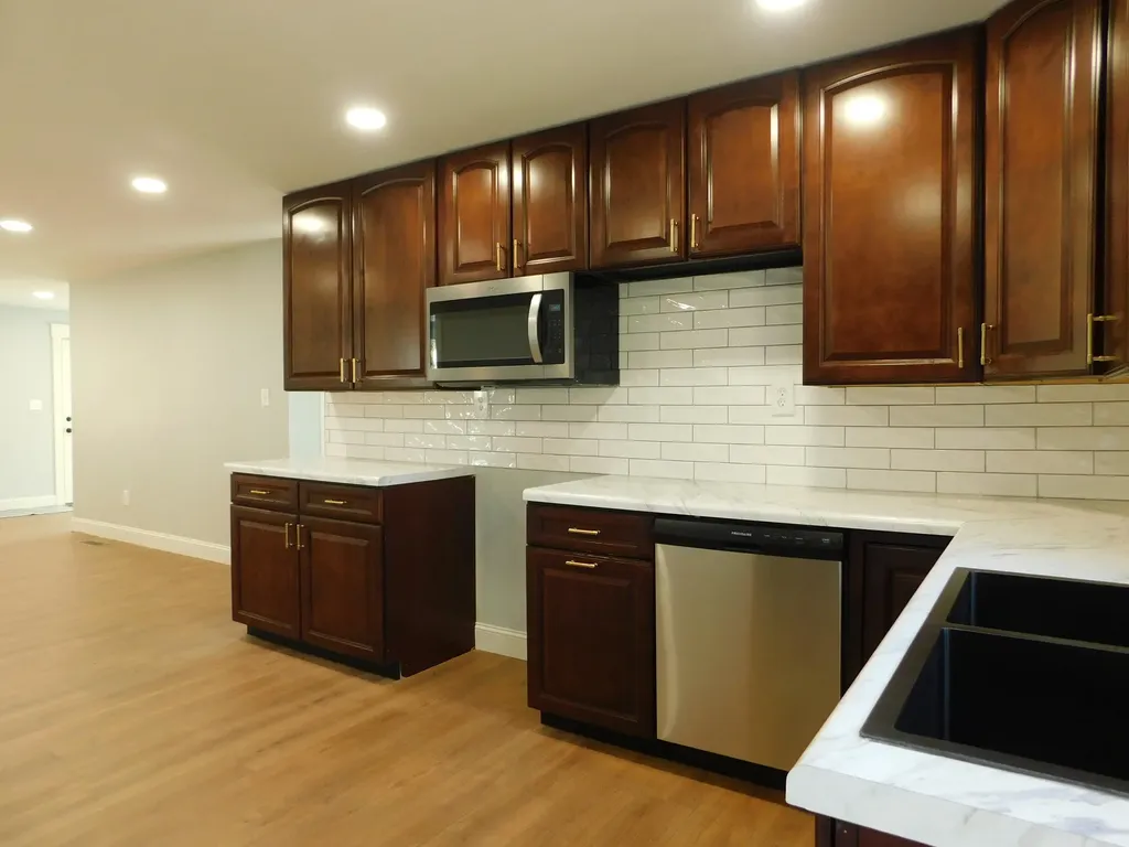 2885 Ky-215 Evarts KY 40828