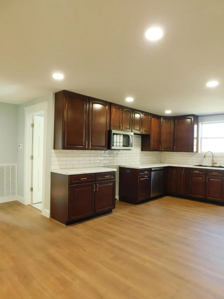2885 Ky-215 Evarts KY 40828
