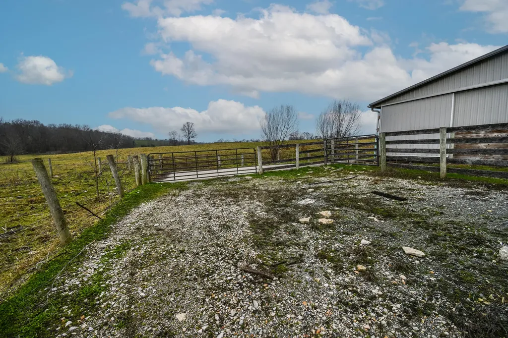 1233 Logan Run Road Flemingsburg KY 41041