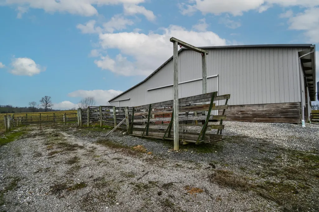 1233 Logan Run Road Flemingsburg KY 41041