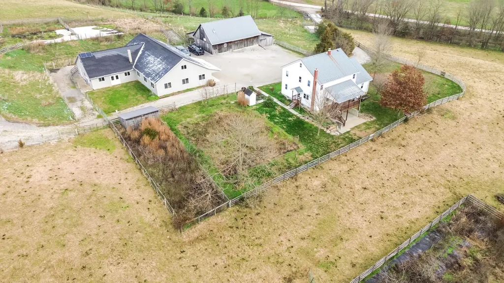 1233 Logan Run Road Flemingsburg KY 41041