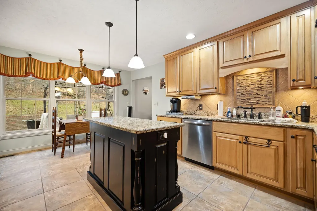 871 Woods Edge Drive Somerset KY 42503