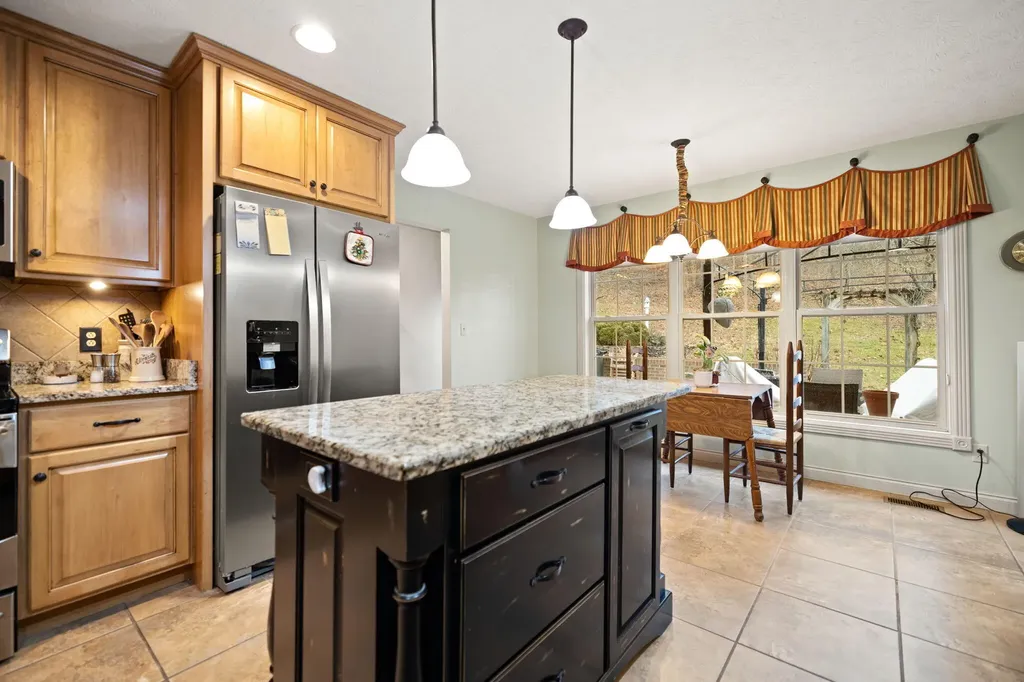 871 Woods Edge Drive Somerset KY 42503