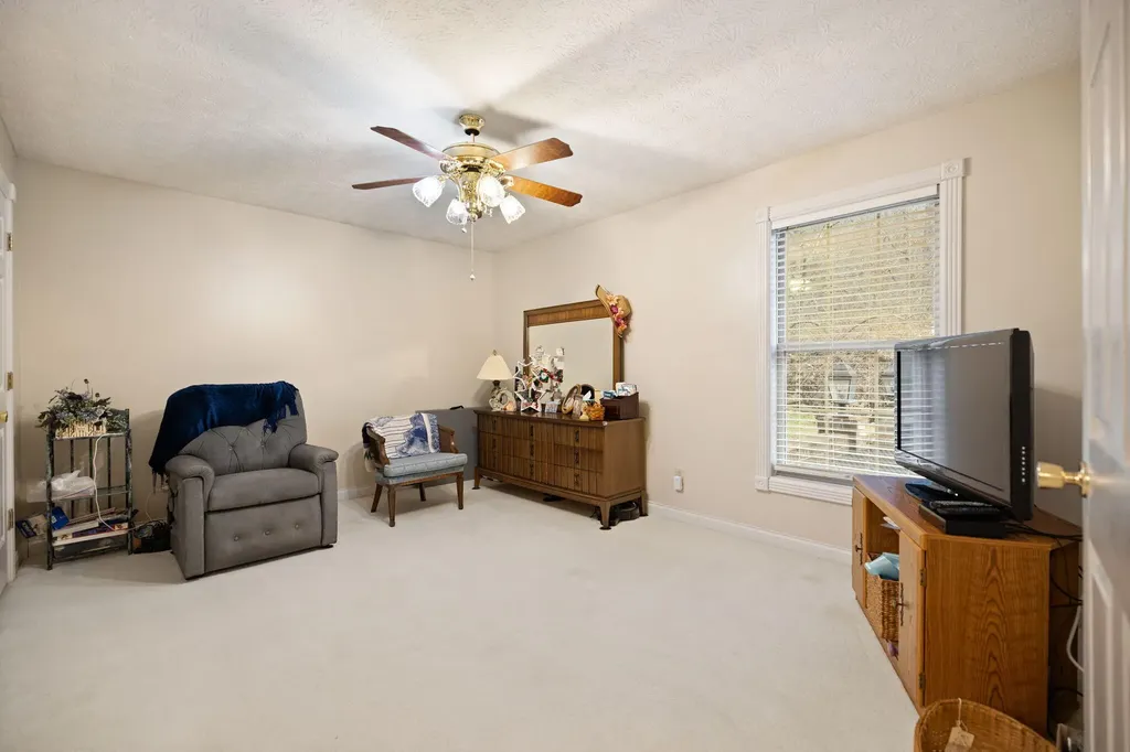 871 Woods Edge Drive Somerset KY 42503