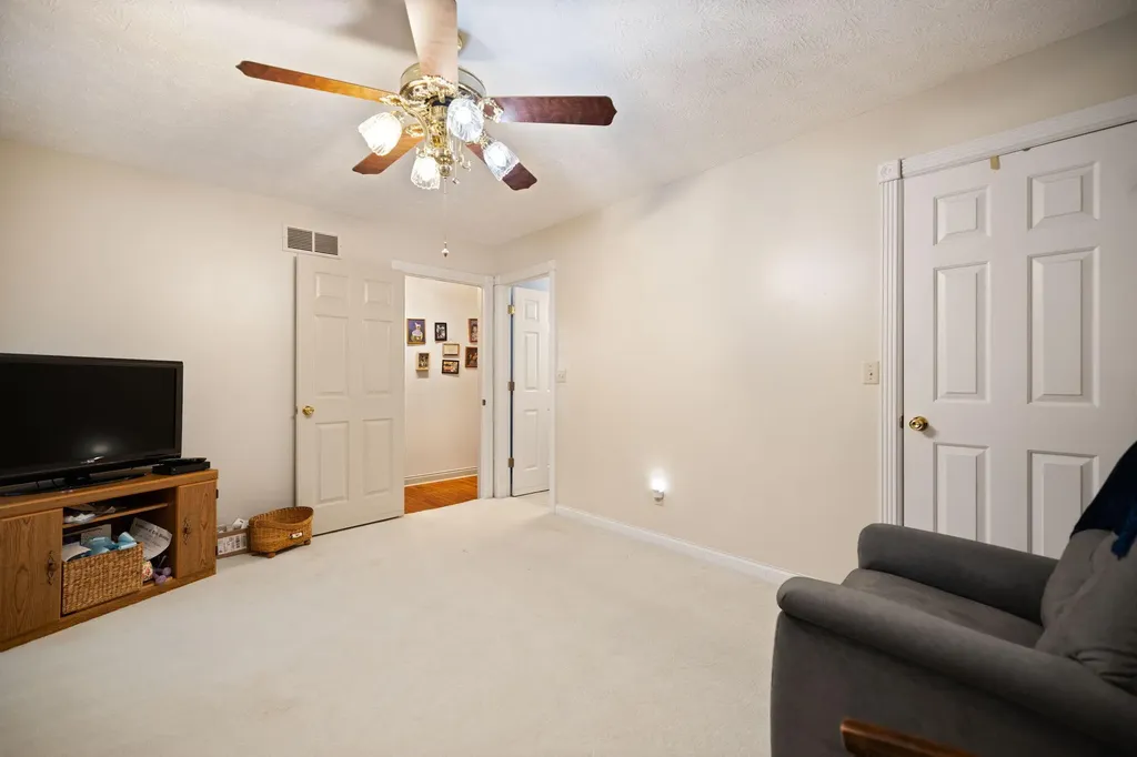 871 Woods Edge Drive Somerset KY 42503