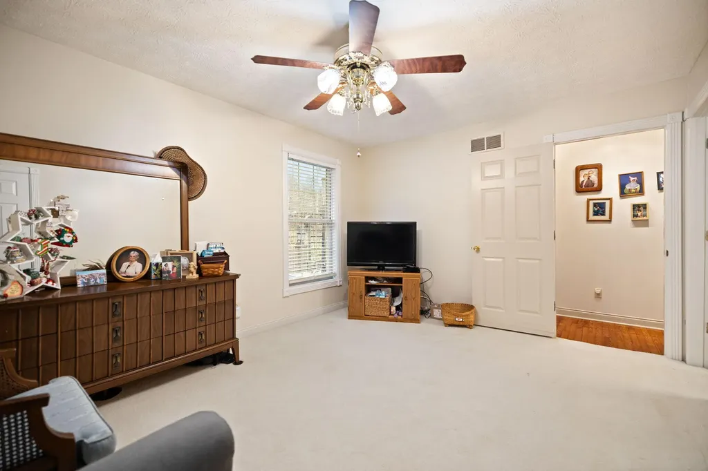 871 Woods Edge Drive Somerset KY 42503