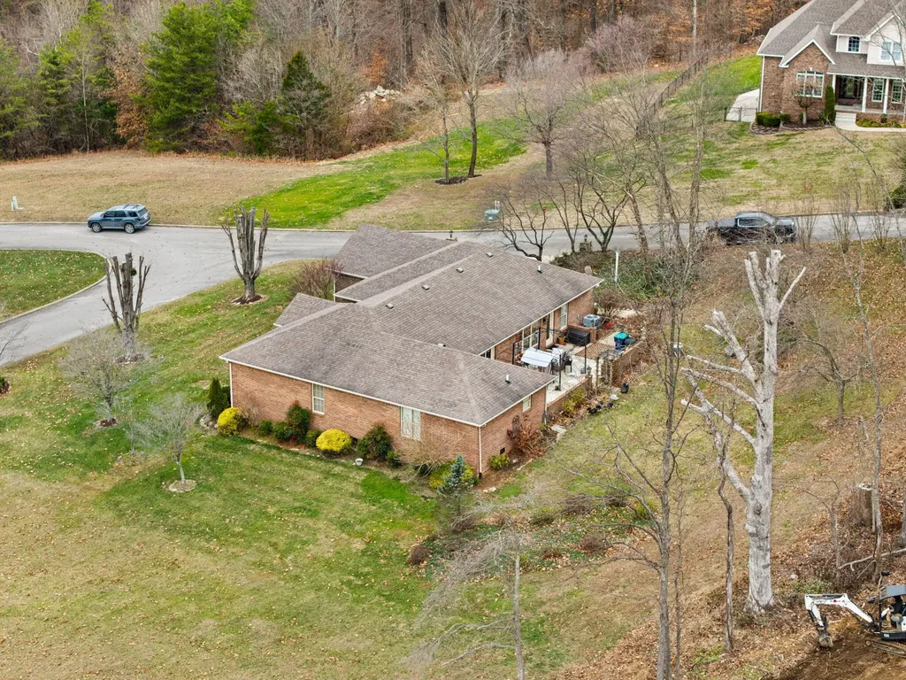 871 Woods Edge Drive Somerset KY 42503