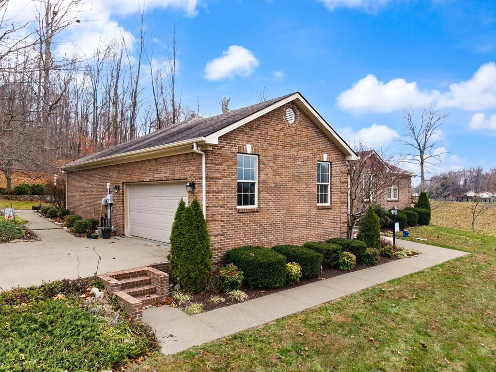 871 Woods Edge Drive Somerset KY 42503