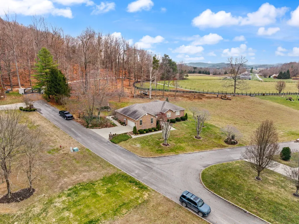 871 Woods Edge Drive Somerset KY 42503