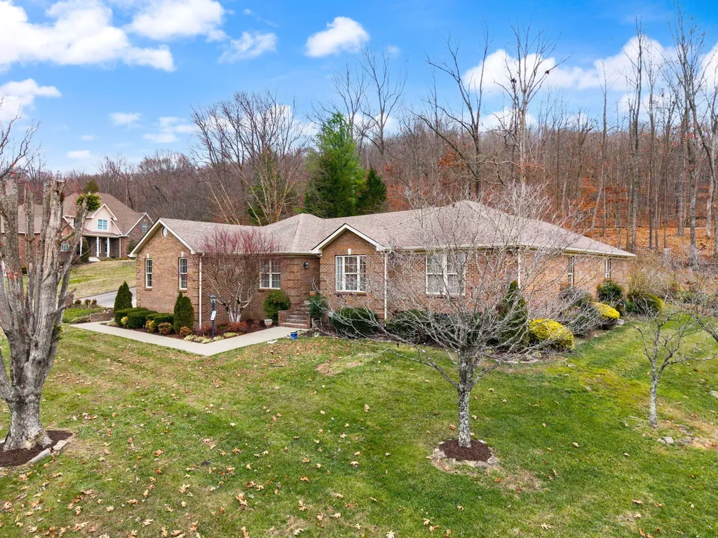 871 Woods Edge Drive Somerset KY 42503