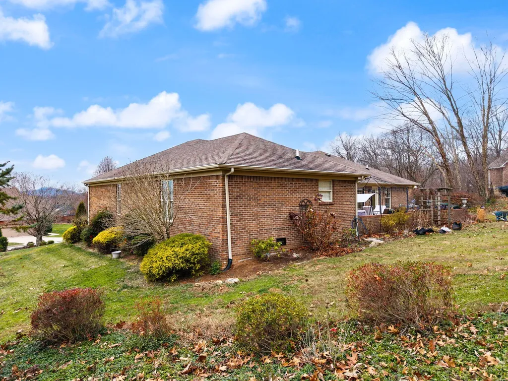 871 Woods Edge Drive Somerset KY 42503