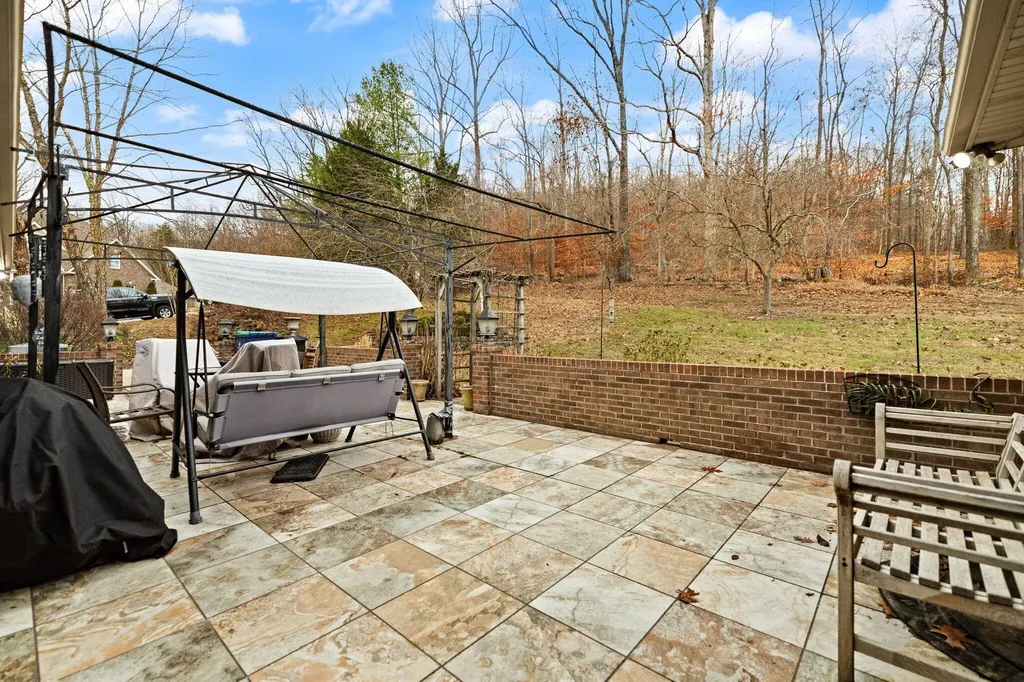 871 Woods Edge Drive Somerset KY 42503