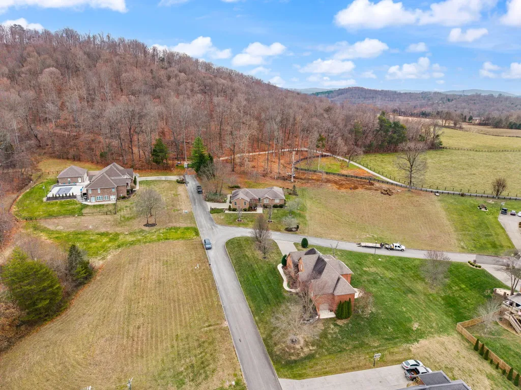 871 Woods Edge Drive Somerset KY 42503