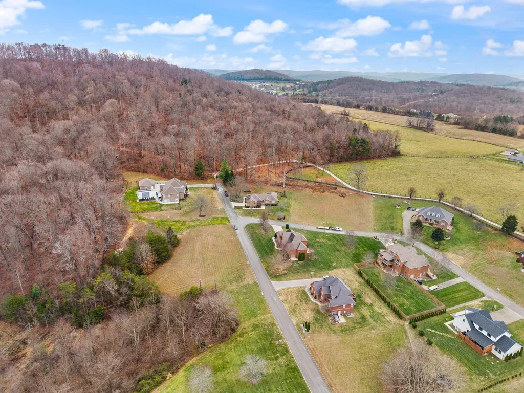 871 Woods Edge Drive Somerset KY 42503
