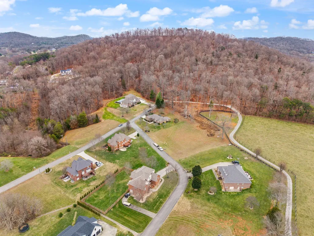 871 Woods Edge Drive Somerset KY 42503