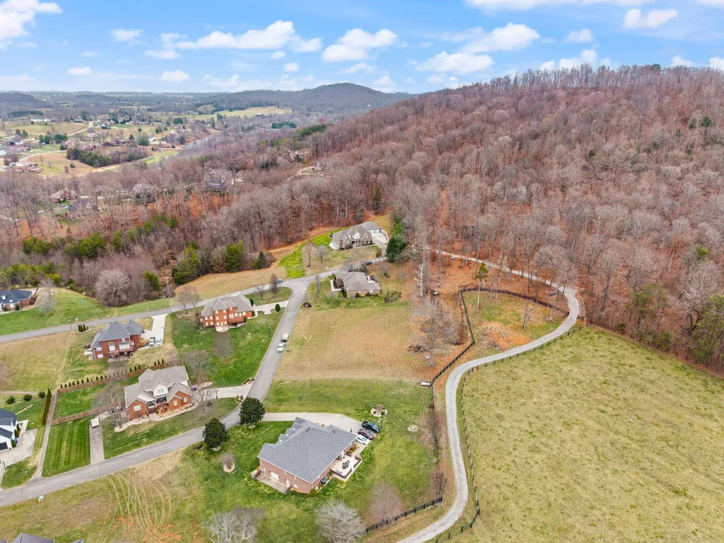871 Woods Edge Drive Somerset KY 42503