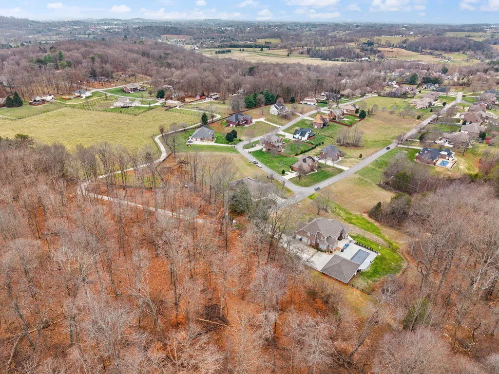 871 Woods Edge Drive Somerset KY 42503