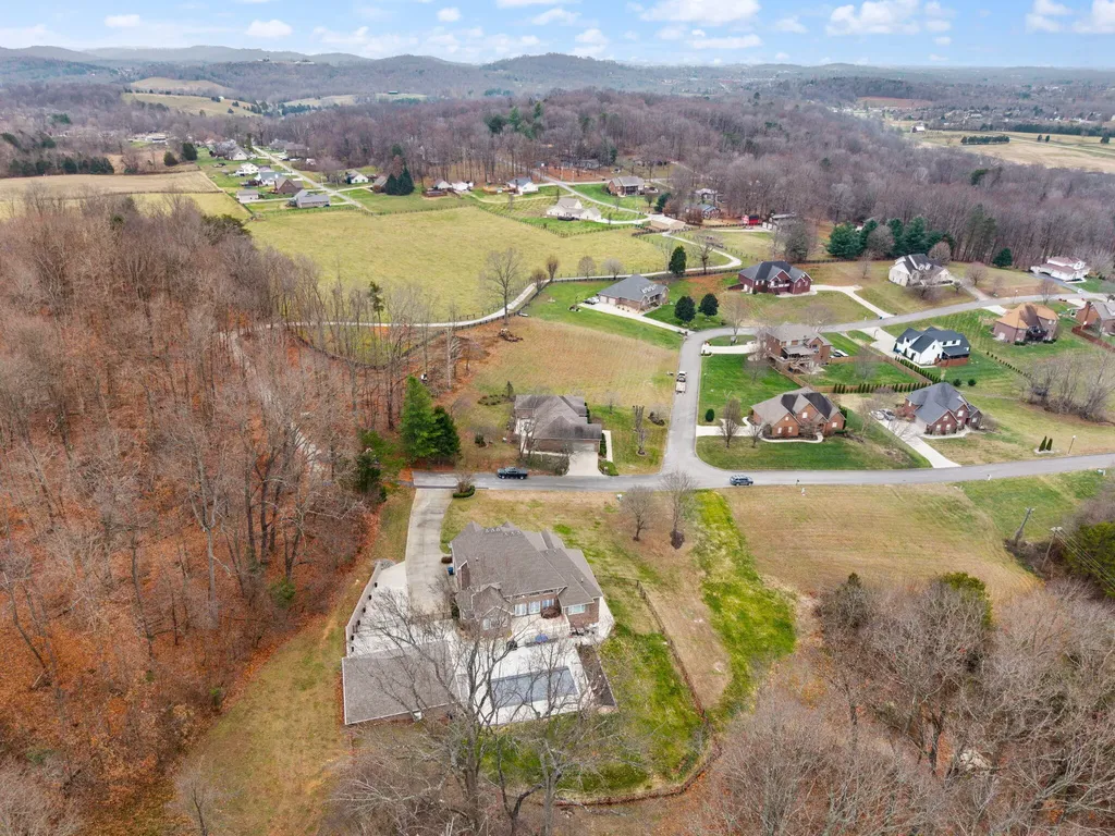 871 Woods Edge Drive Somerset KY 42503
