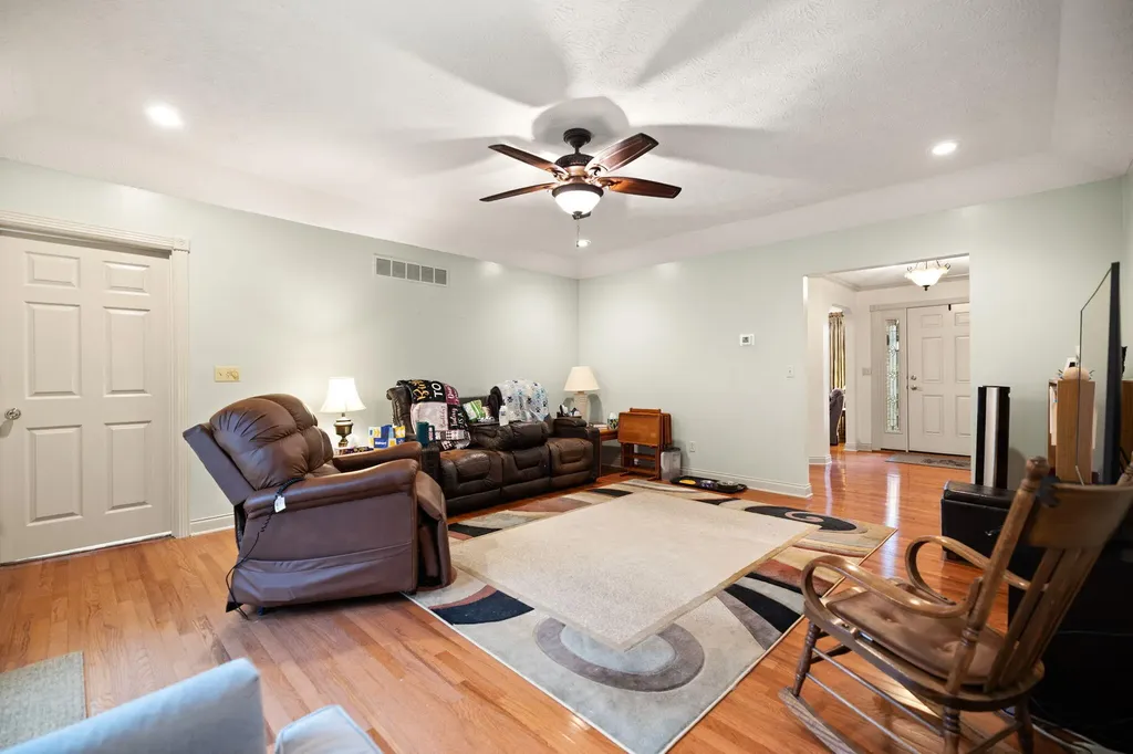 871 Woods Edge Drive Somerset KY 42503