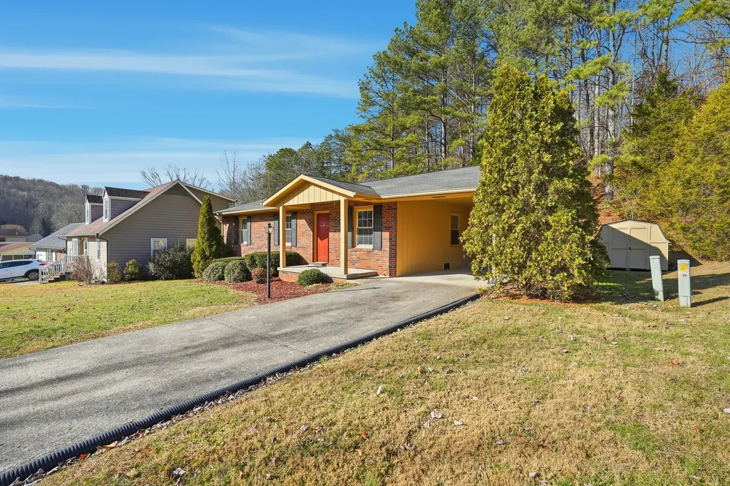 11 Castleford Way Middlesboro KY 40965