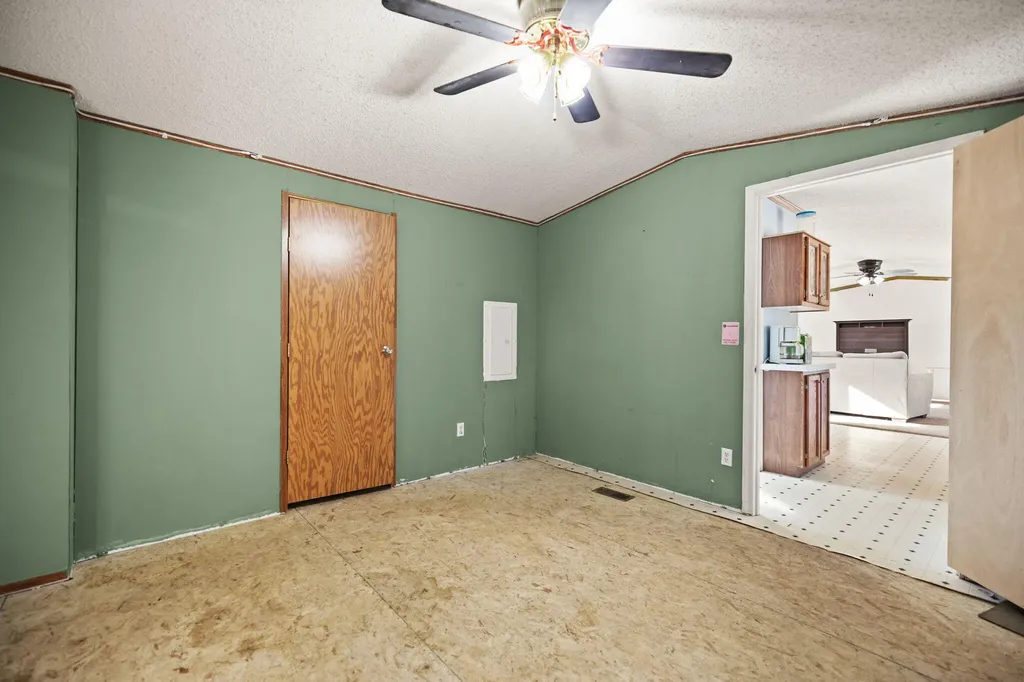 63 Elisha B Lane Mayking KY 41837