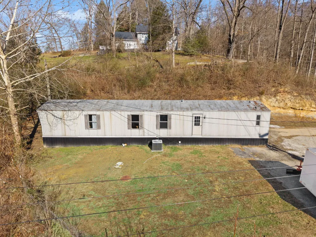 63 Elisha B Lane Mayking KY 41837