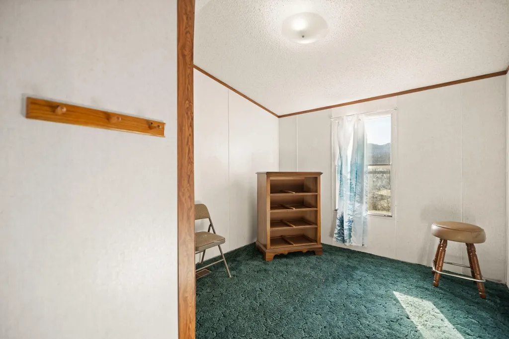 63 Elisha B Lane Mayking KY 41837