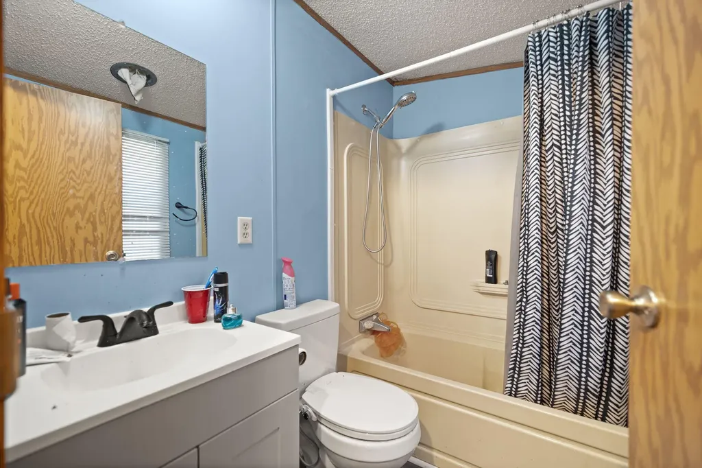 63 Elisha B Lane Mayking KY 41837