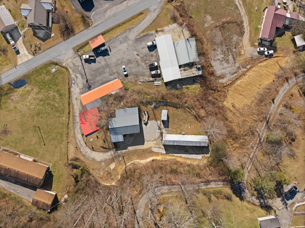 63 Elisha B Lane Mayking KY 41837
